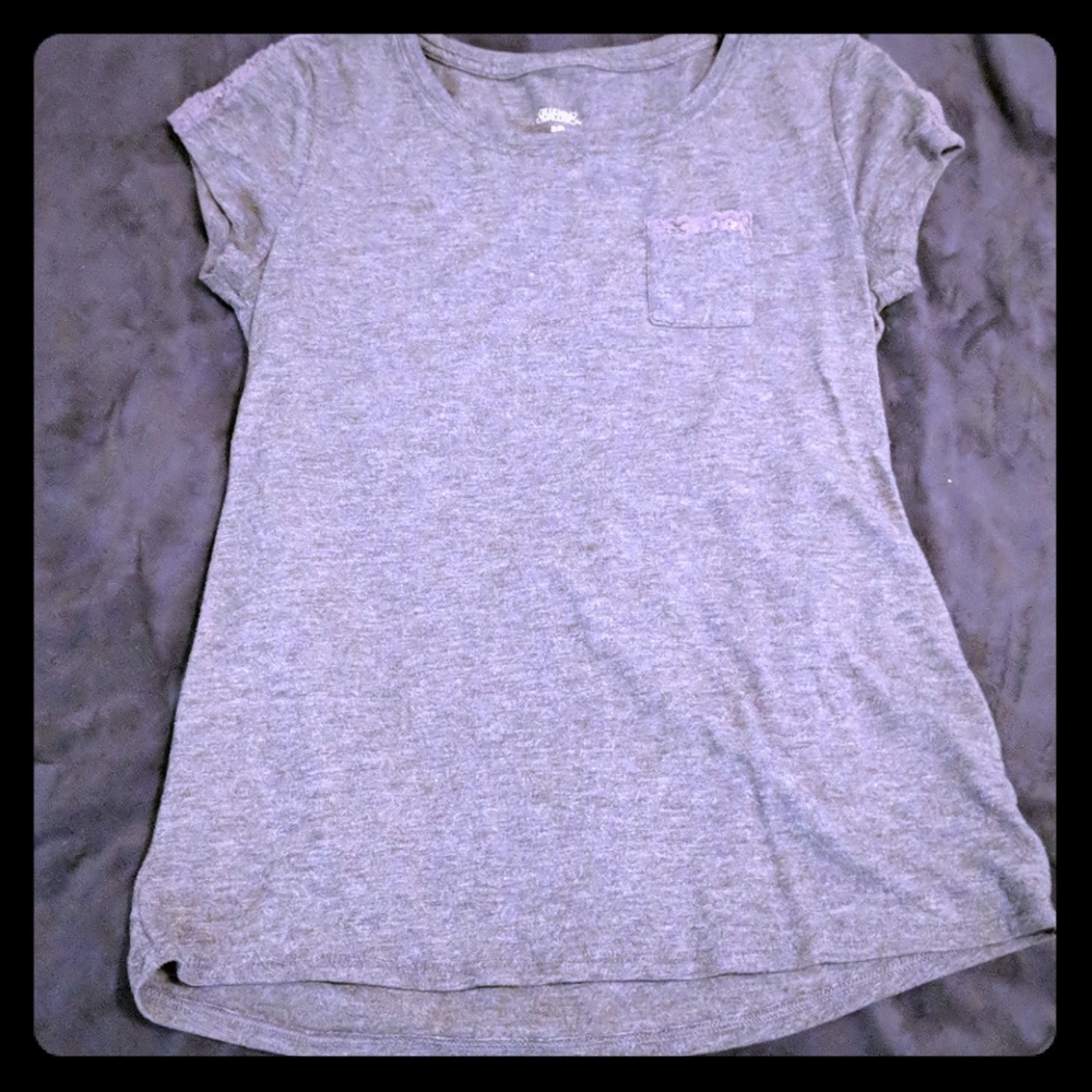Darkish grey tee with lace pocket